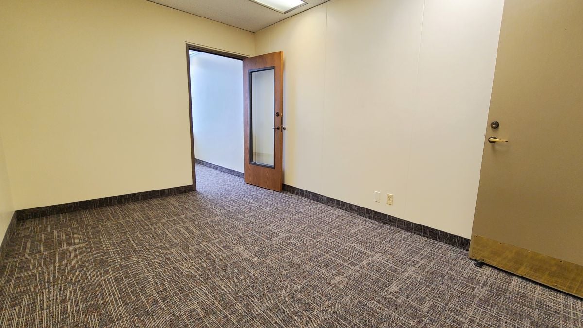 305 Front Office/Reception