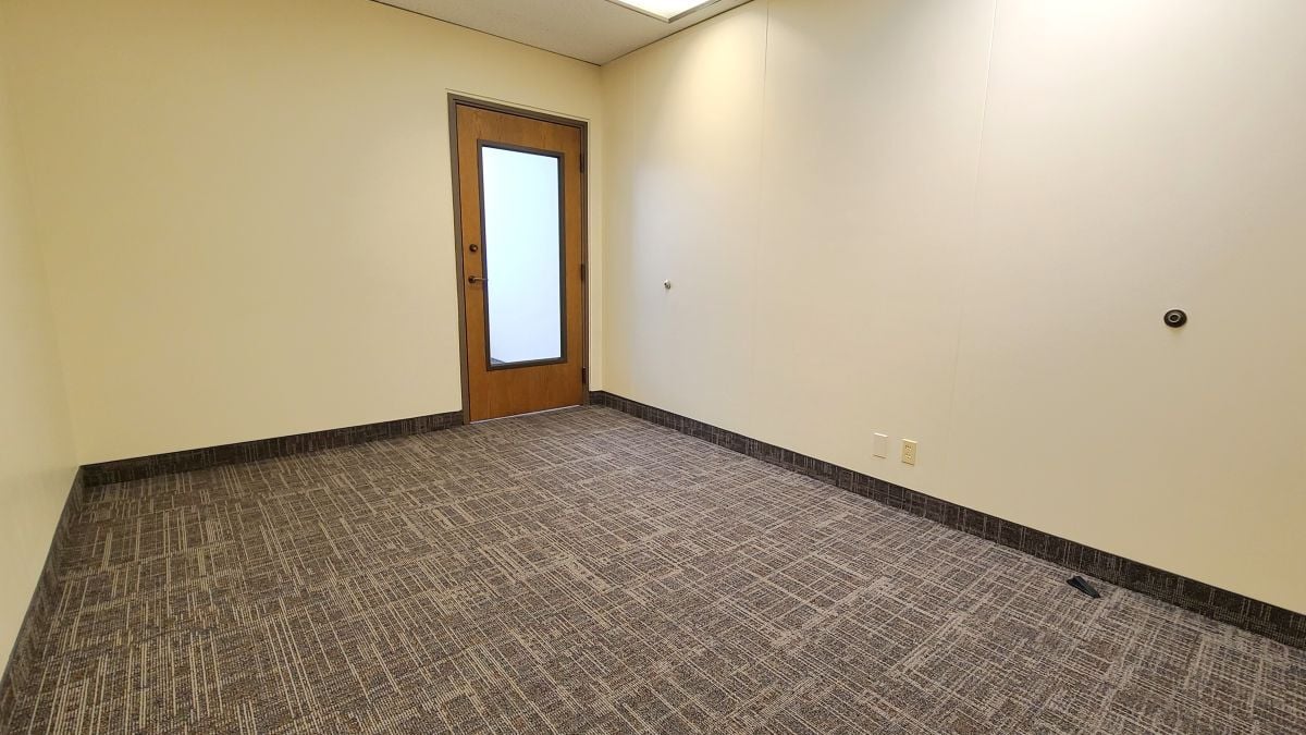 305 Front Office/Reception